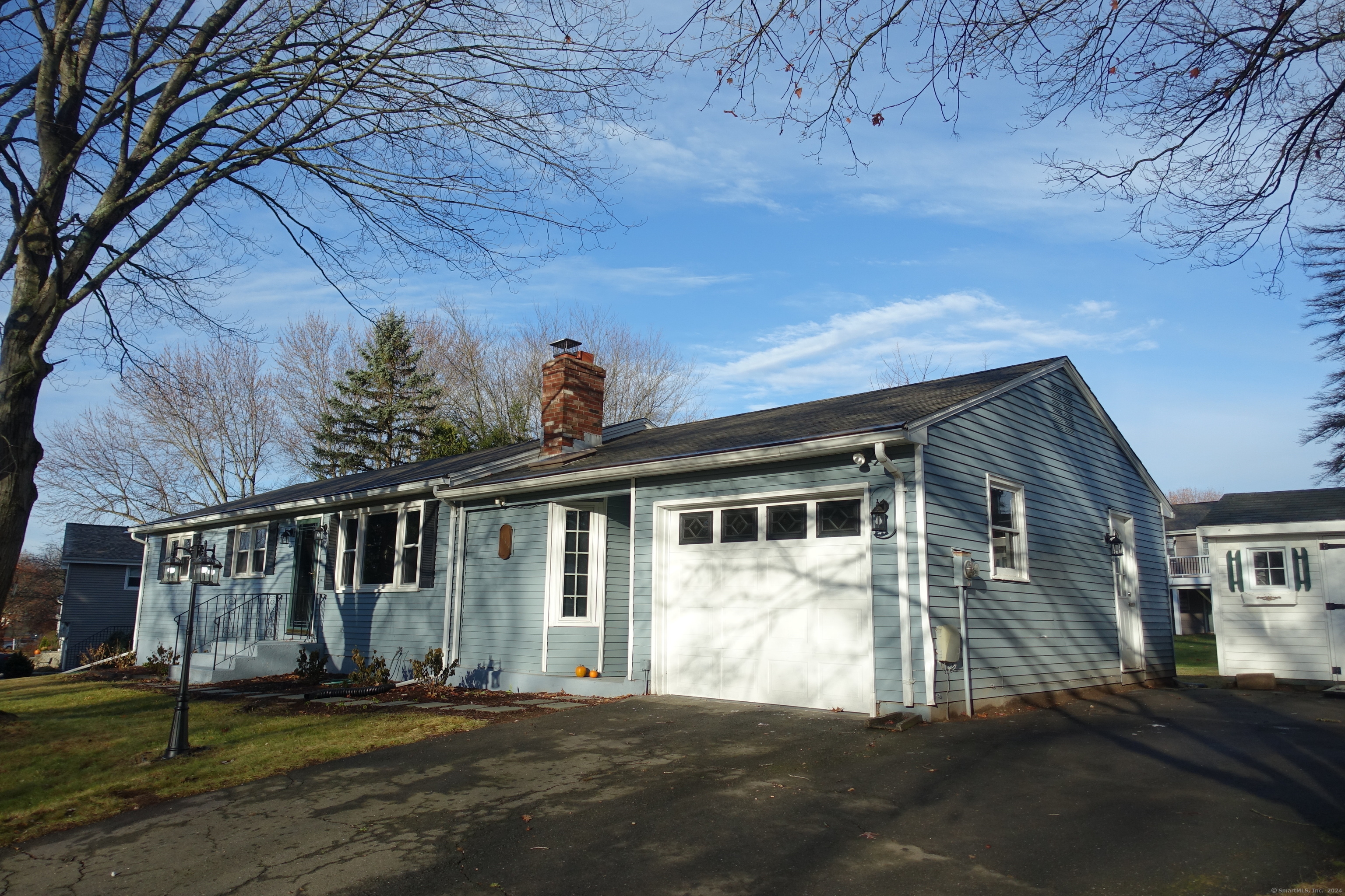 Property Photo:  135 Cambridge Drive  CT 06033 