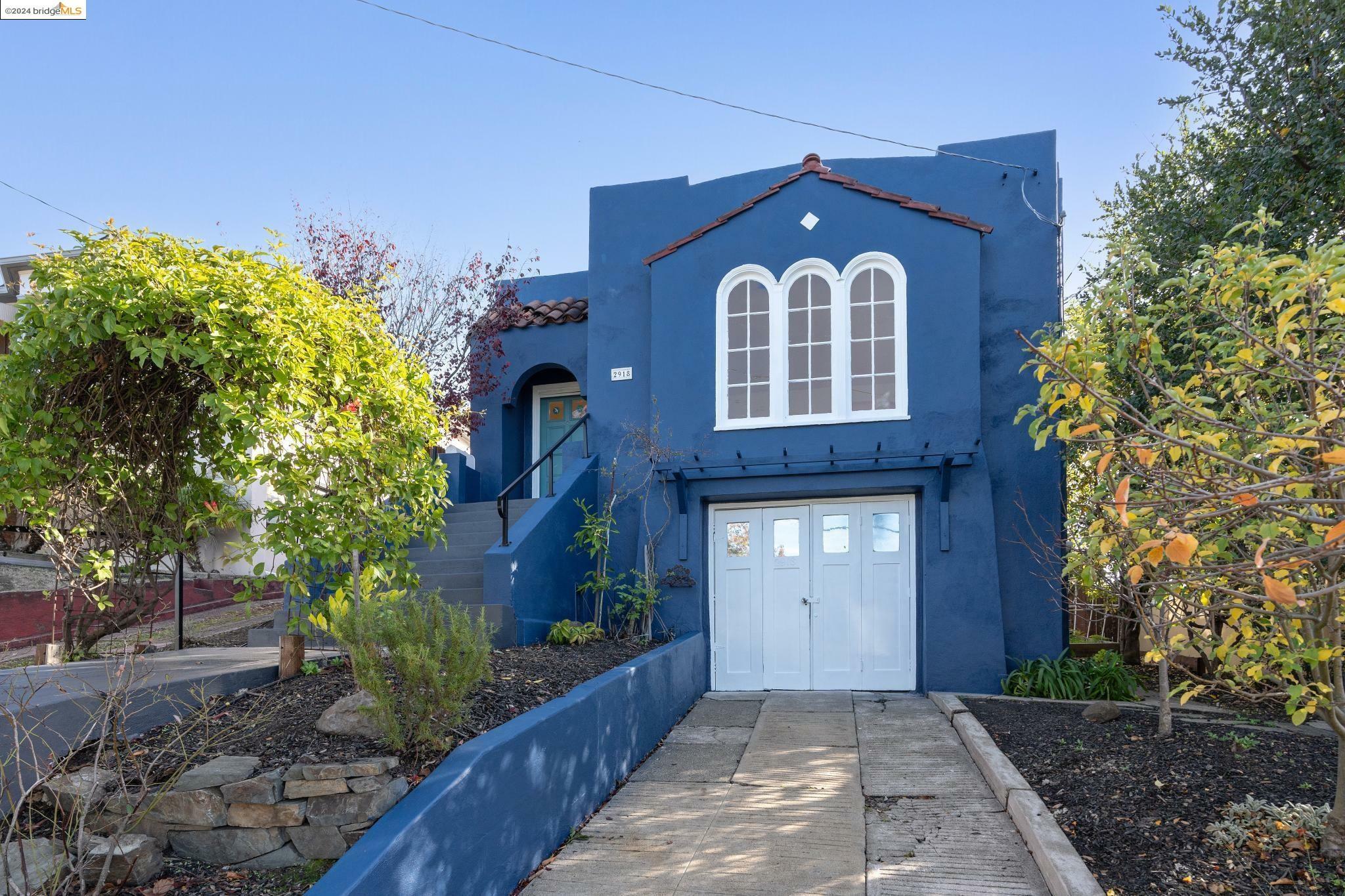 Property Photo:  2918 Rawson St  CA 94619 