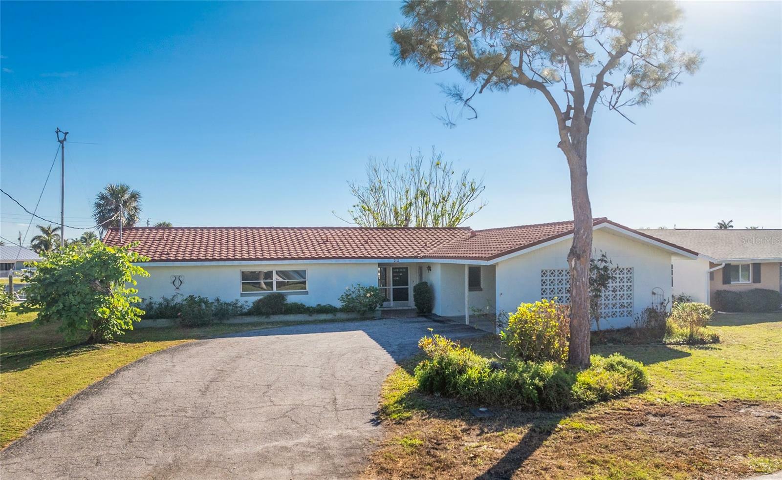 Property Photo:  2111 Bayou Road  FL 33950 