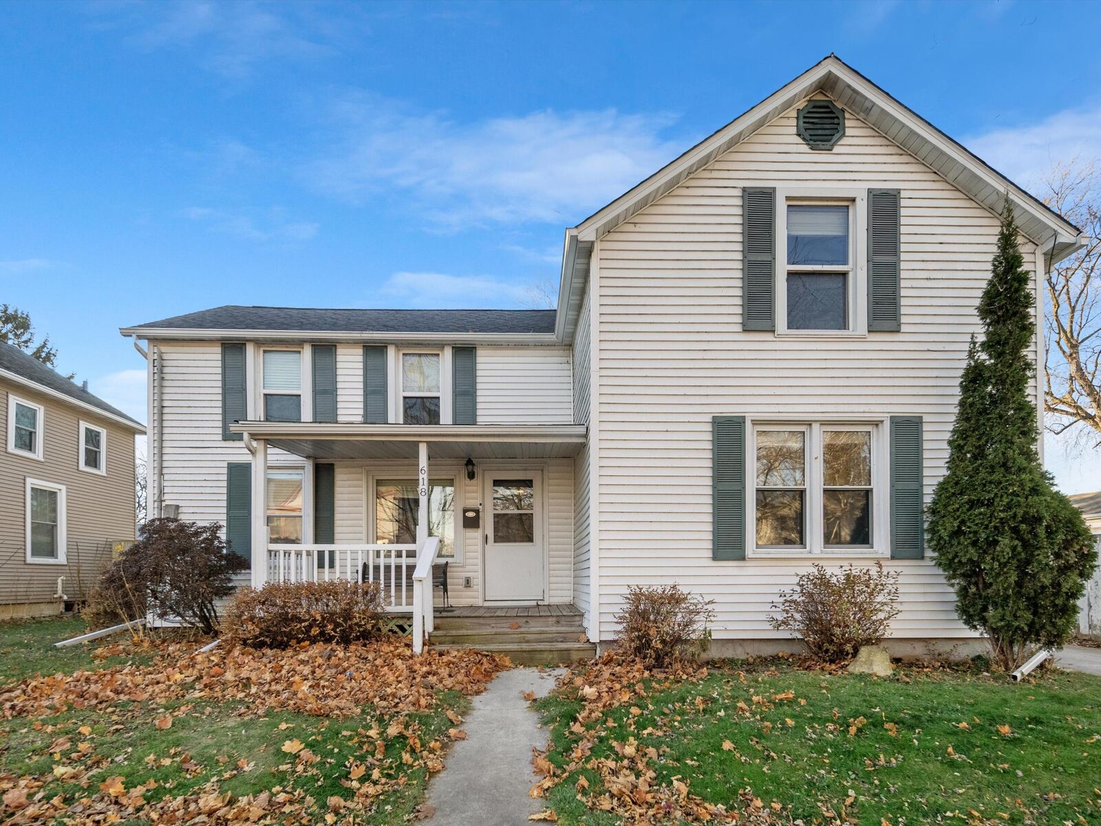 Property Photo:  618 N 6th St  WI 54220
