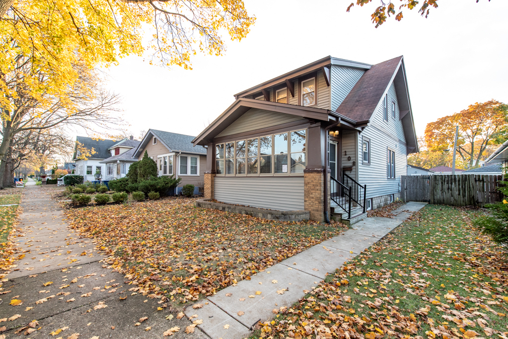 Property Photo:  108 S Fulton Avenue  IL 60085 