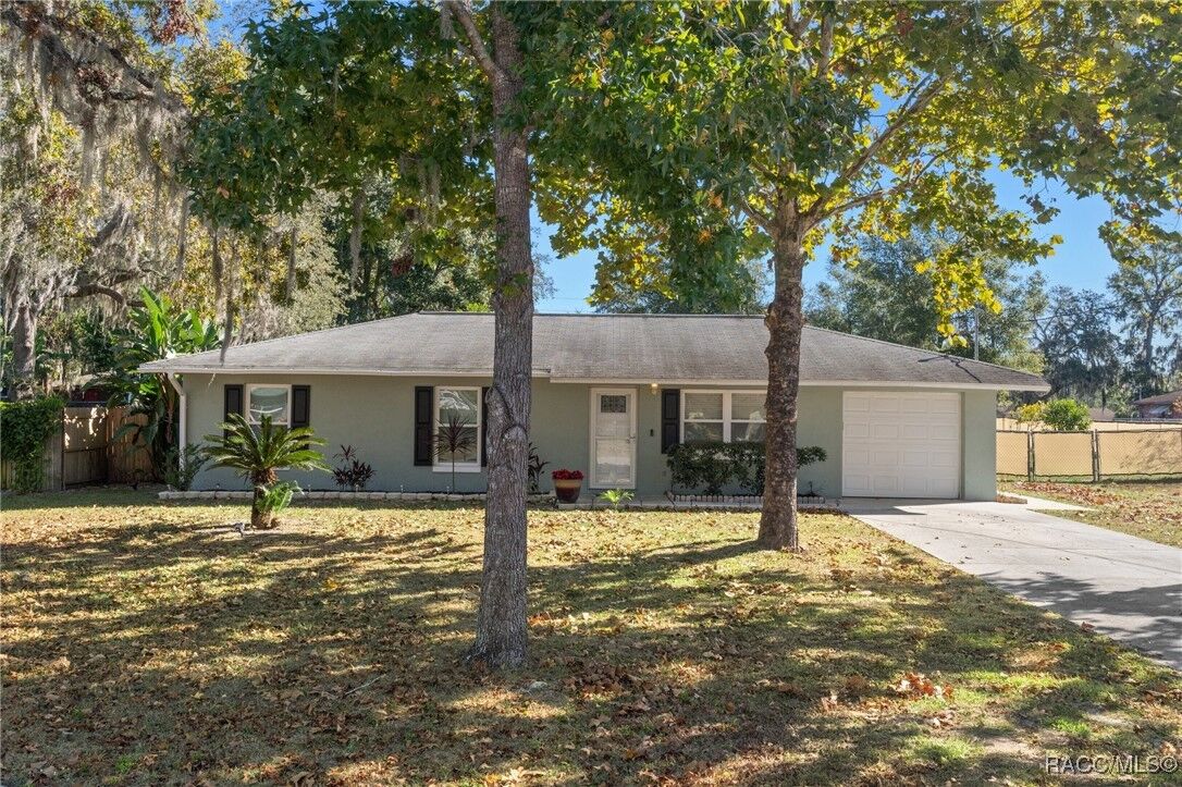 Property Photo: 1018 Jones Avenue FL 34453
