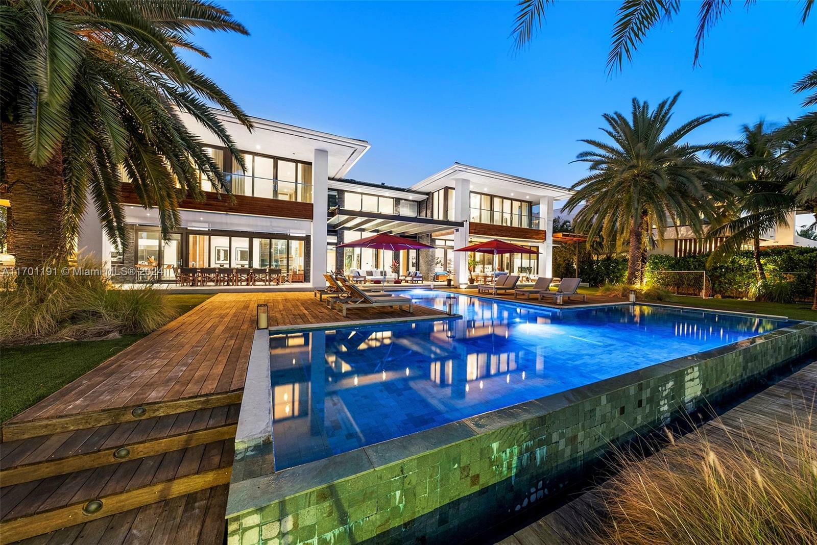 Property Photo: 385 Centre Is FL 33160