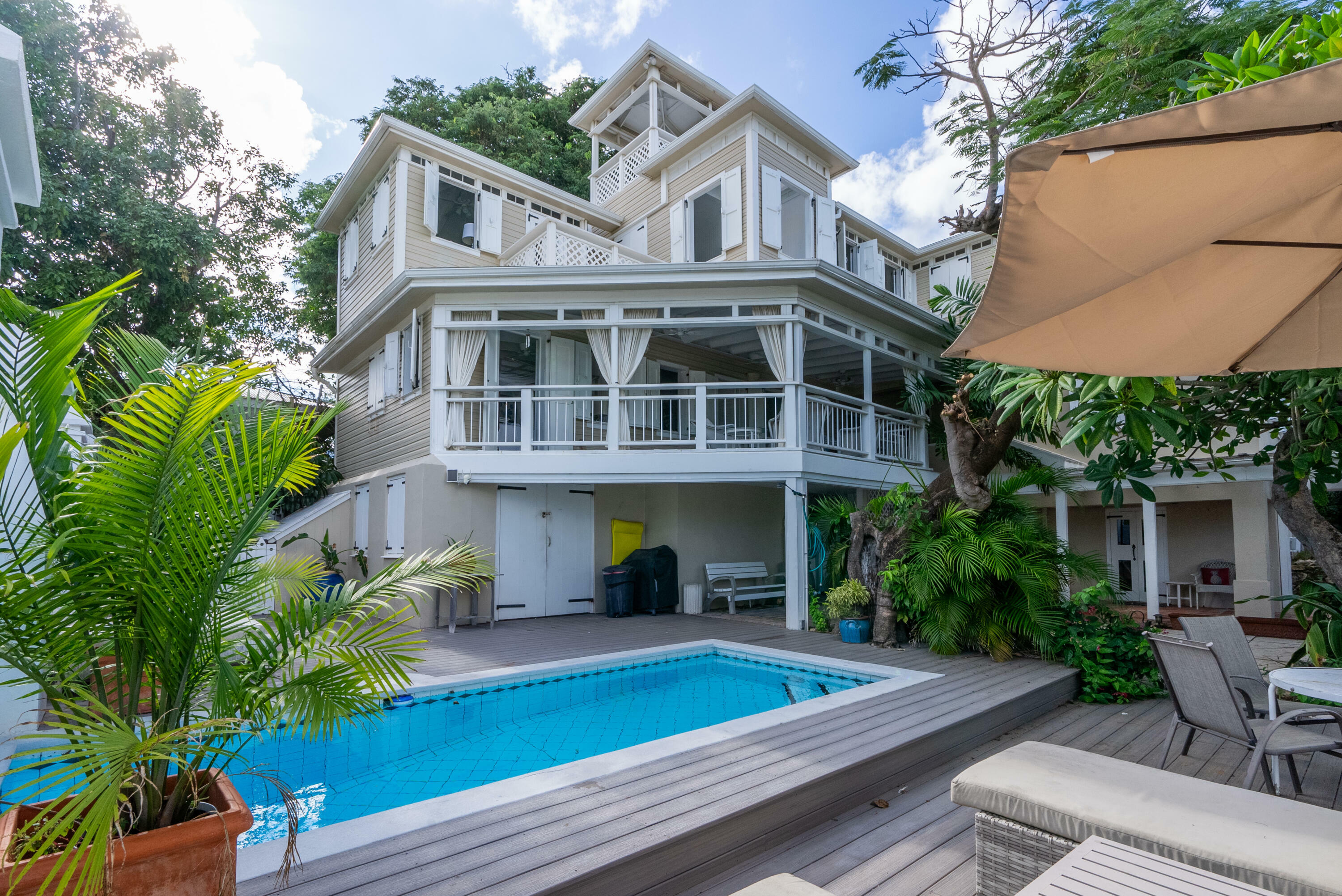 Property Photo: 10,11,12 Strand Street Ch VI 00820