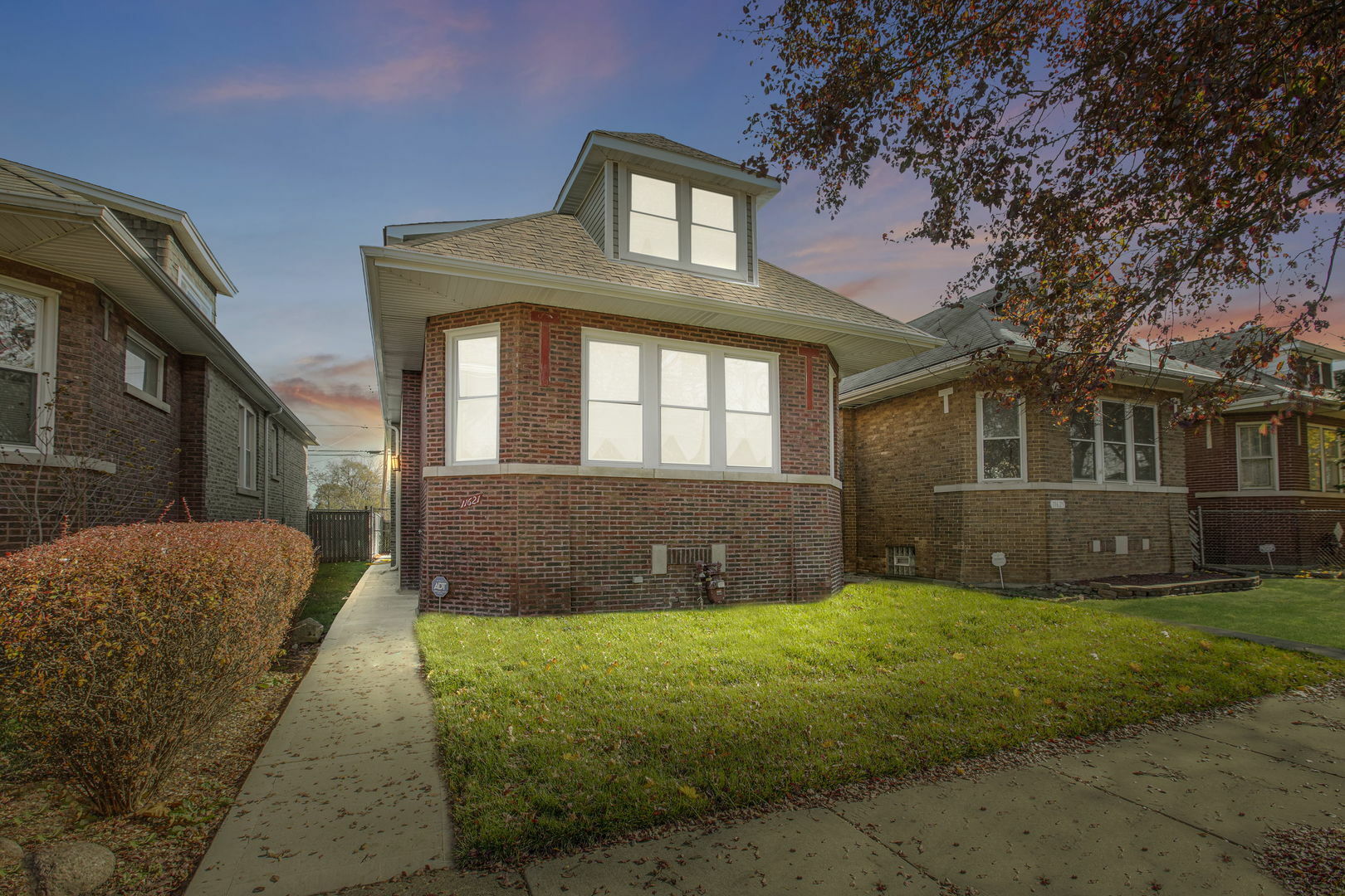 Property Photo:  11621 S Hale Avenue  IL 60643 