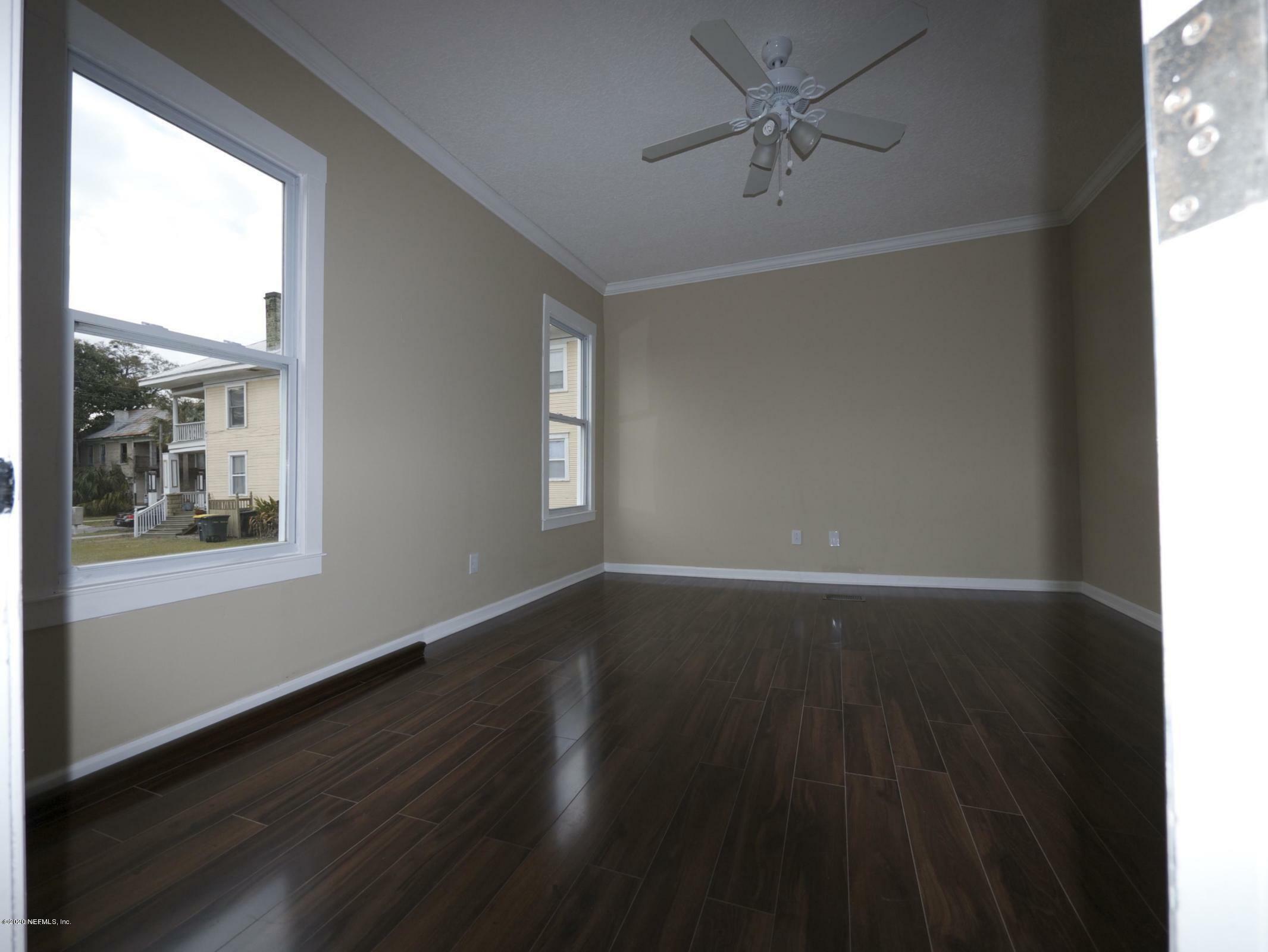 Property Photo:  211 E 4th Street  FL 32206 