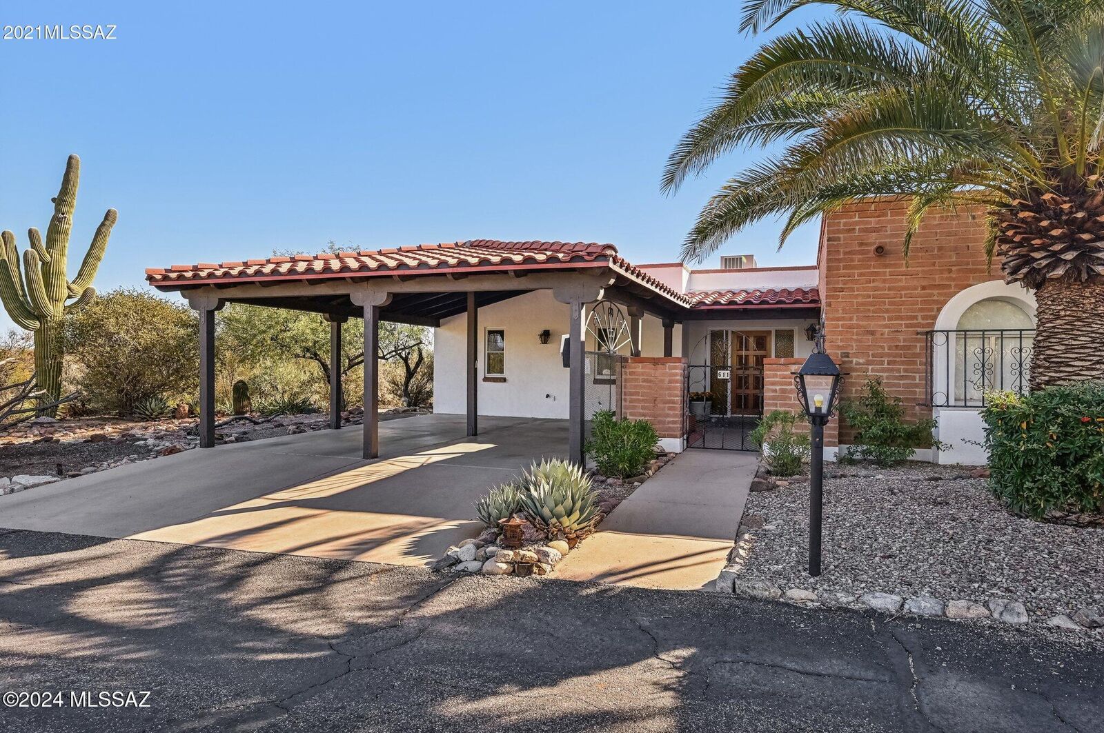 Property Photo:  611 S Los Opalos  AZ 85614 