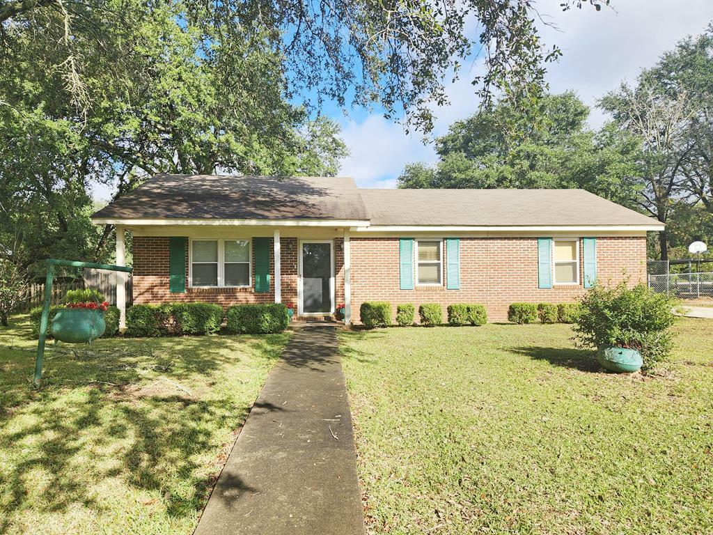 Property Photo:  2721 Yorktown Ave  GA 31705 