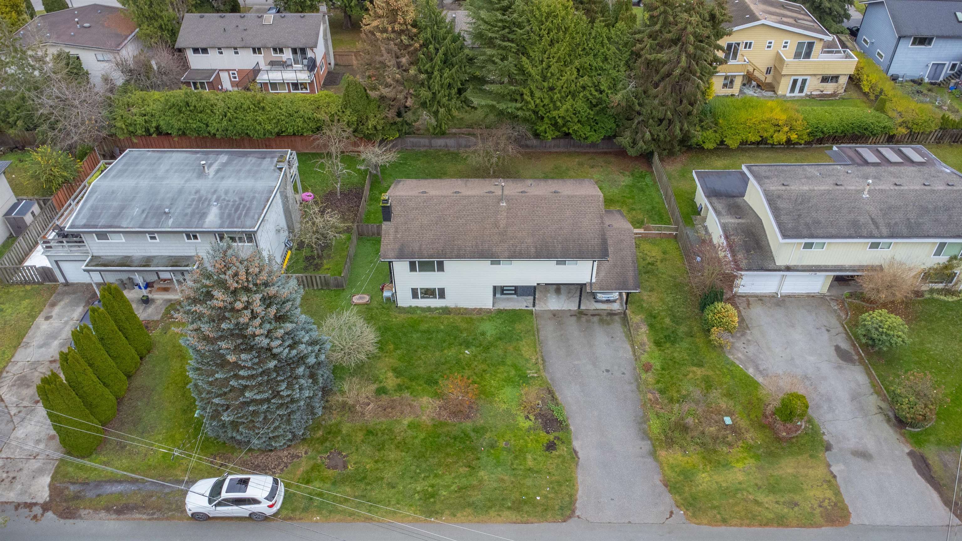 Photo de la propriété:  1752 55 Street  BC V4M 3K8 