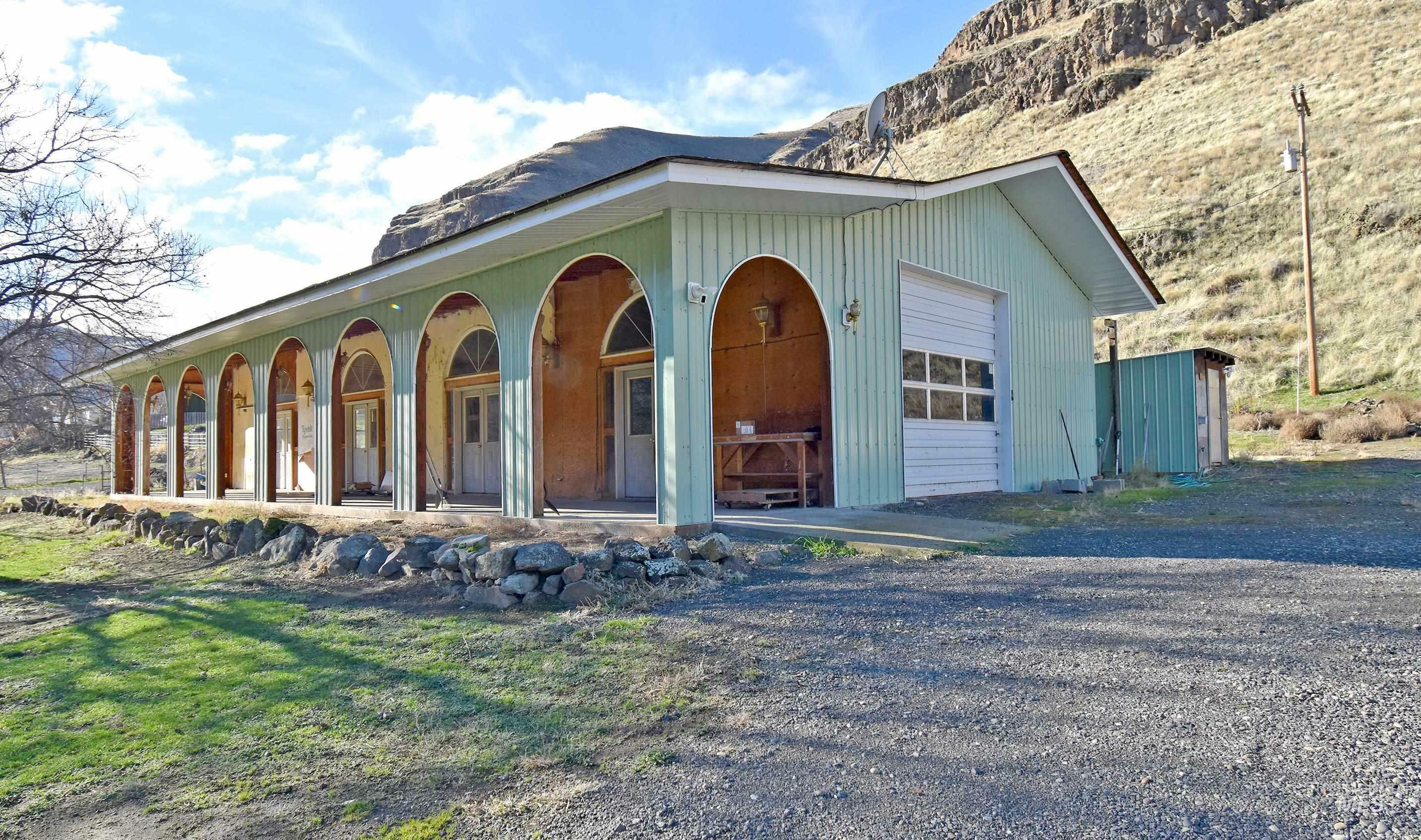 Property Photo:  16186 Snake River Road  WA 99402 