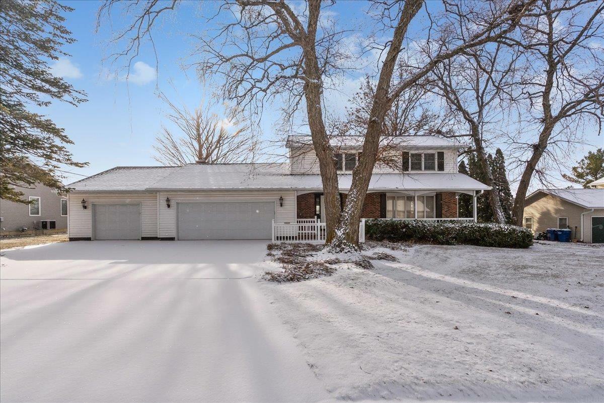 Property Photo:  822 7th St SE  IA 50662 