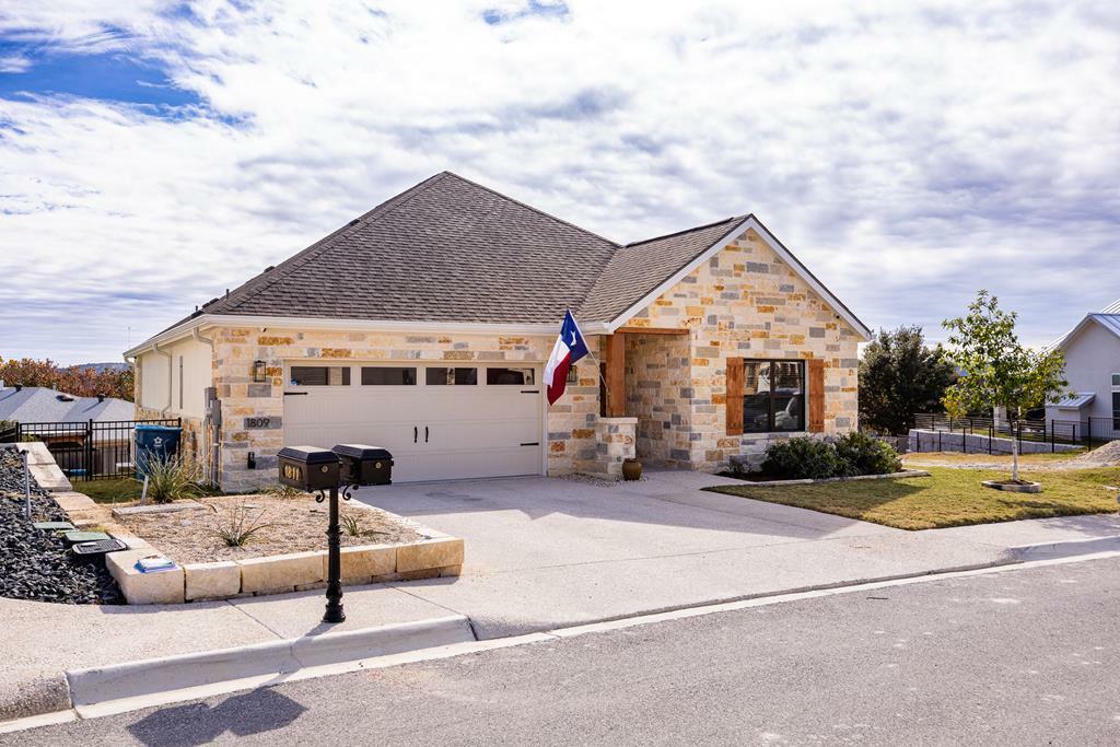 Property Photo:  1809 N Chateau Lane  TX 78028 