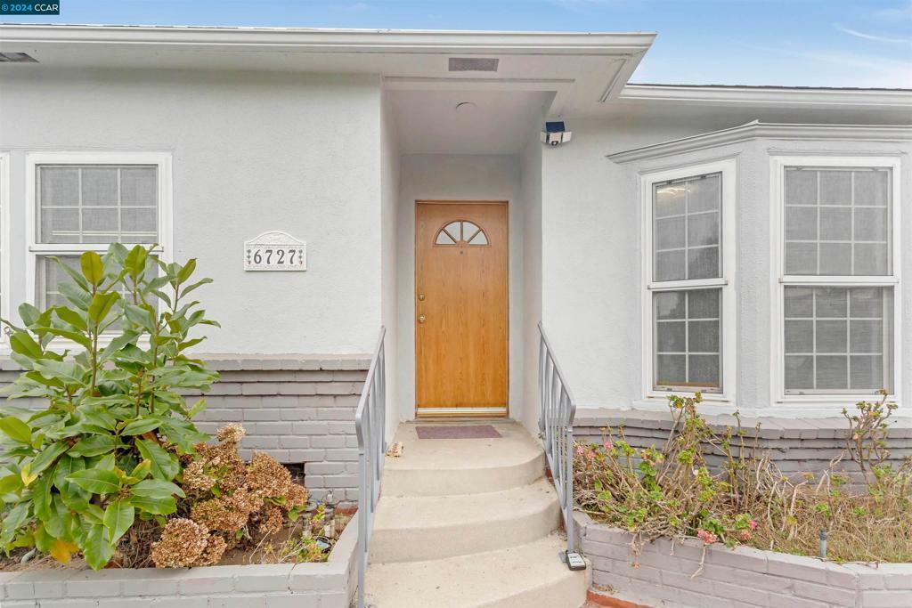 Property Photo:  6727 W 87th Pl  CA 90045 