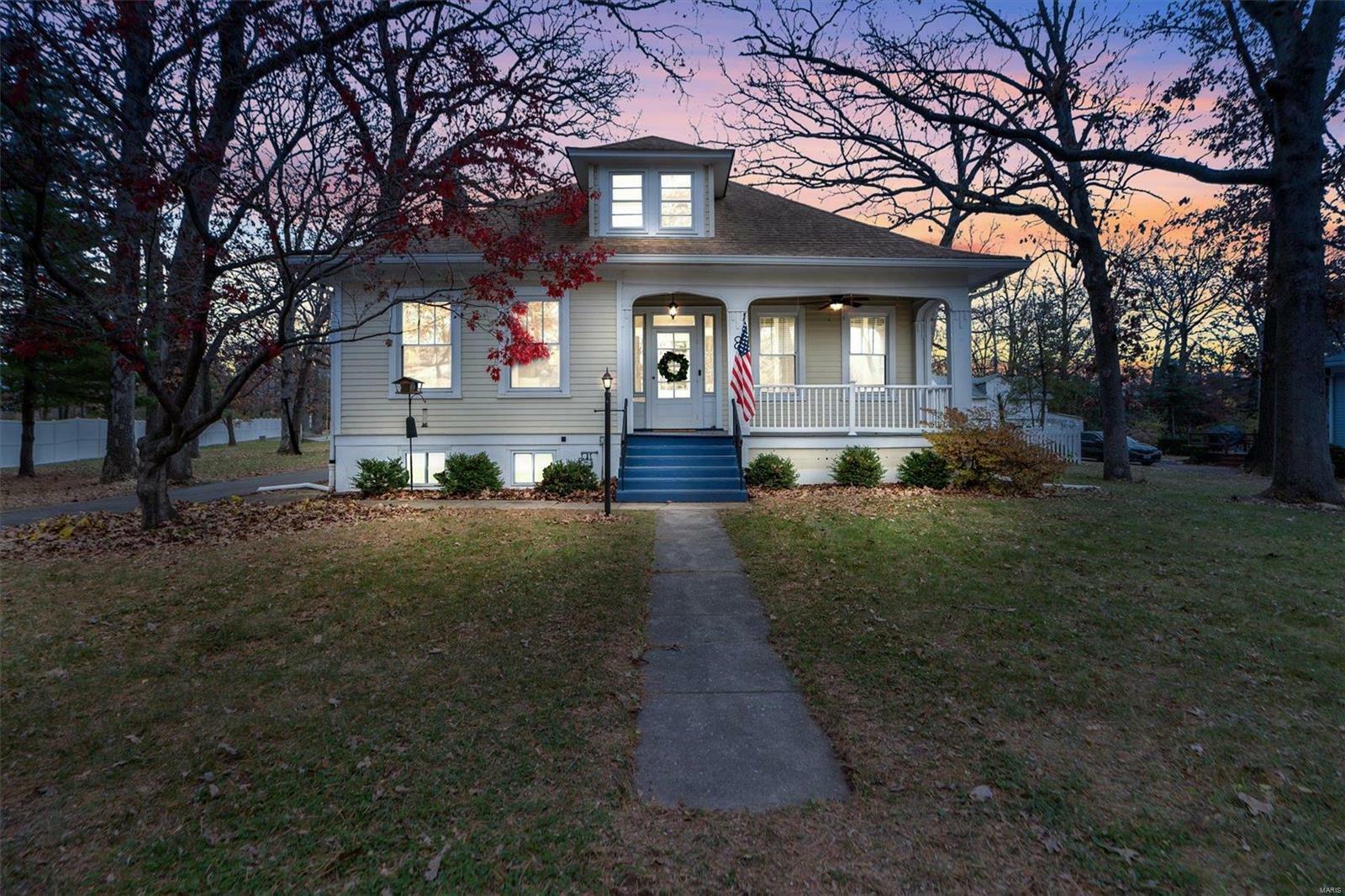 Property Photo:  8 Glenoak Place  MO 63119 