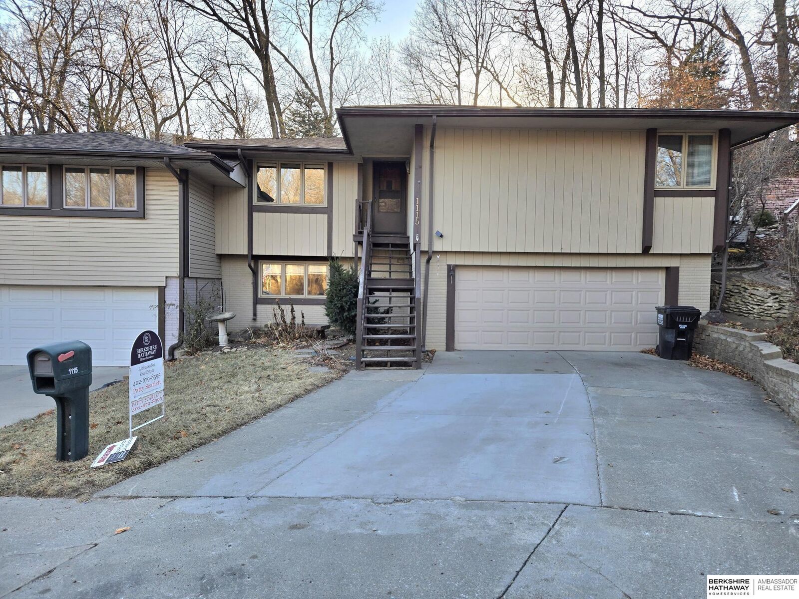 Property Photo:  1115 Happy Hollow Ct Court  NE 68048 