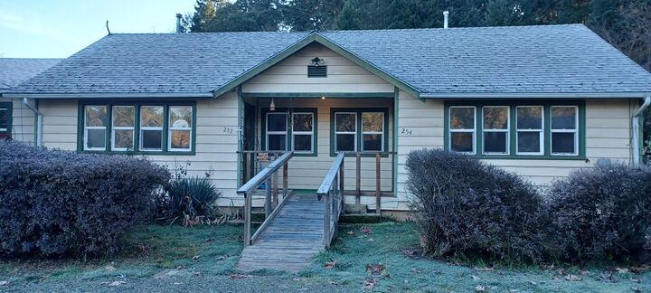 252 5th Street  Glendale OR 97442 photo