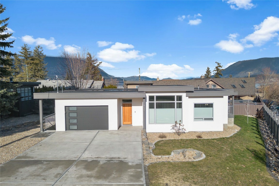 Photo de la propriété:  941 8 Avenue NE  BC V1E 4N5 