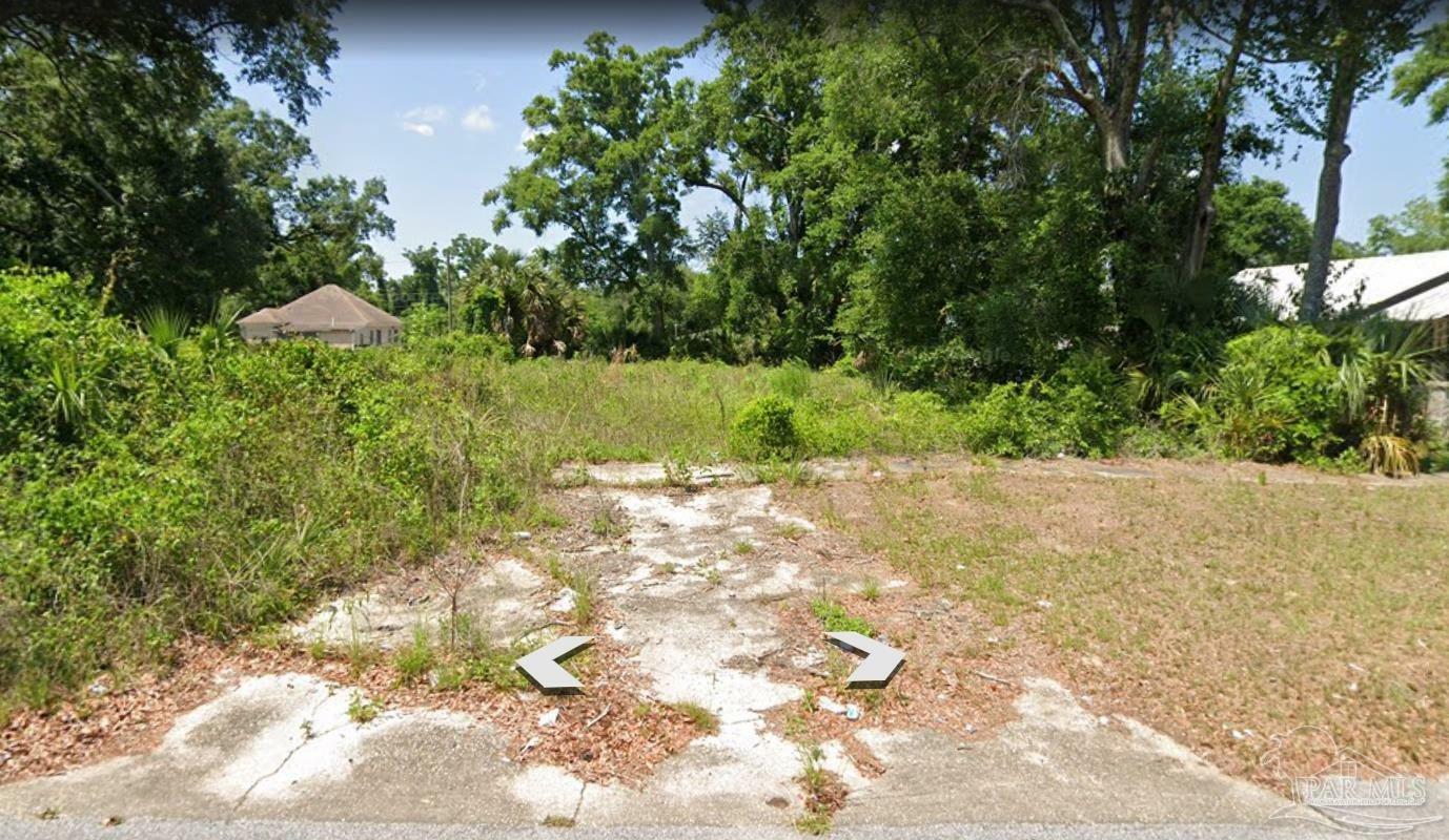 Property Photo:  1202 W Lee St  FL 32501 