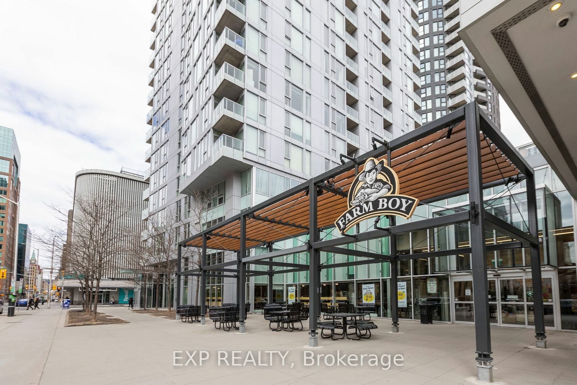 Property Photo:  179 Metcalfe St 1707  ON K2P 1P7 