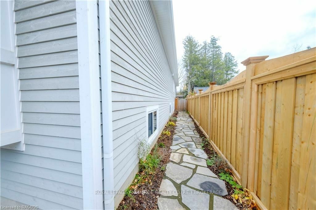 Property Photo:  33 Madwayosh St  ON N0H 2L0 