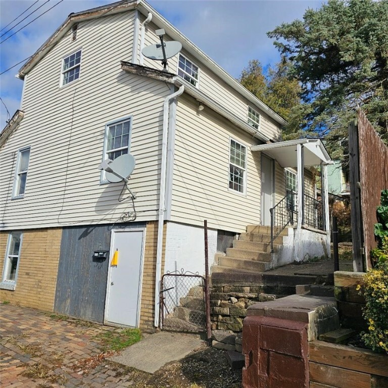 Property Photo:  1055 5th Avenue  PA 15042 