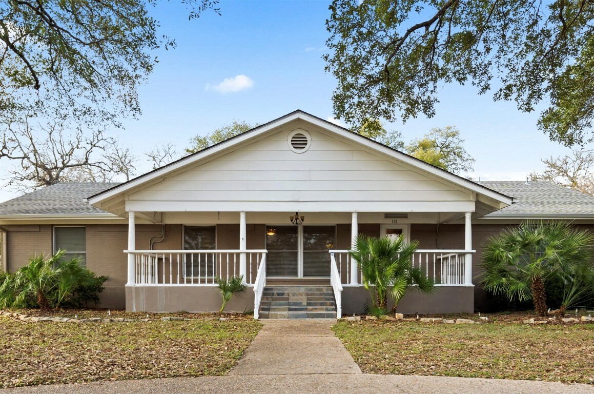 Property Photo:  115 E Holland Street  TX 78666 