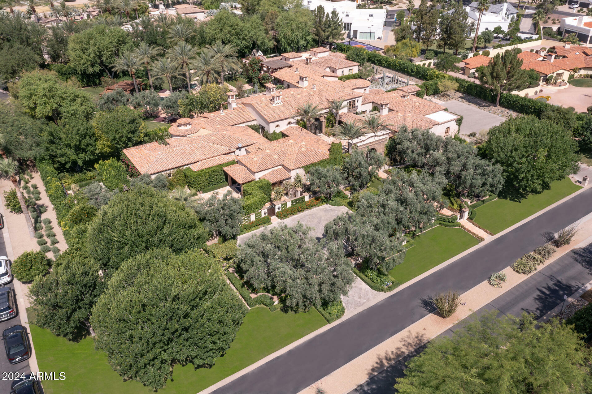 Property Photo: 6240 N 59th Place AZ 85253