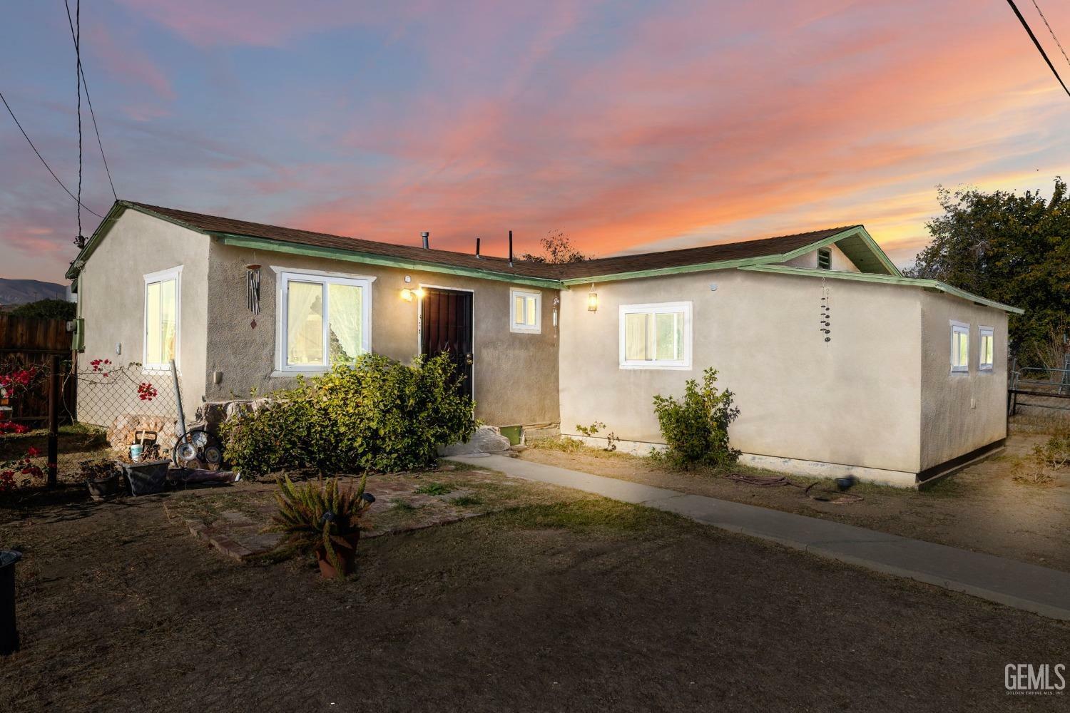 Property Photo:  525 S Kern Street  CA 93252 