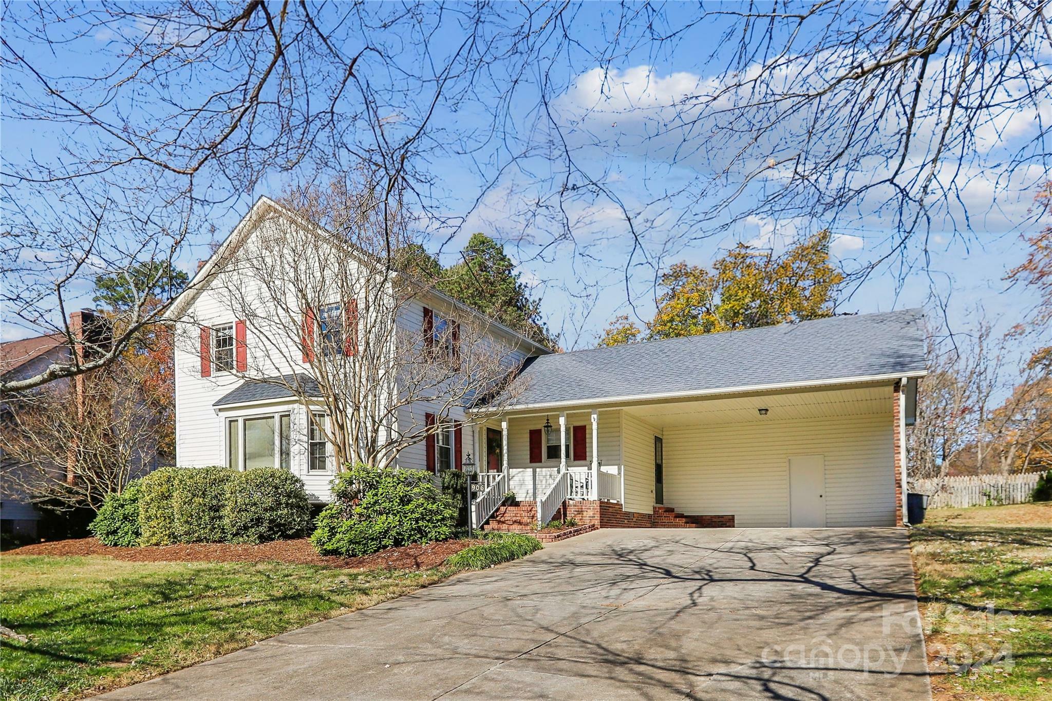 Property Photo:  906 Wentworth Drive  NC 28081 