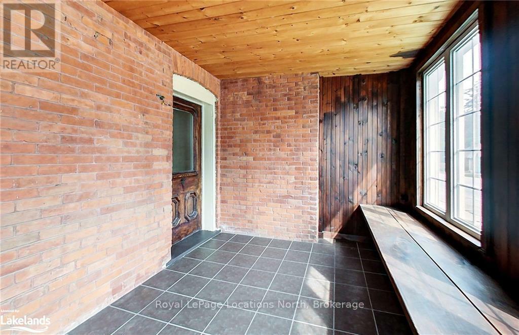 Property Photo:  124 Sykes Street South Upper  ON N4L 1E4 