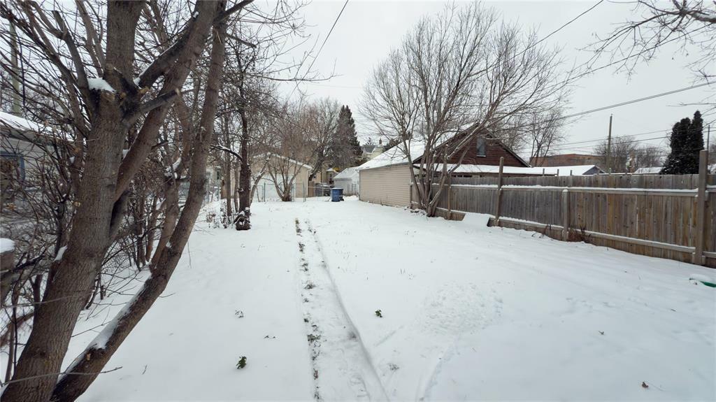 Property Photo:  393 College Avenue  MB R2W 1M4 