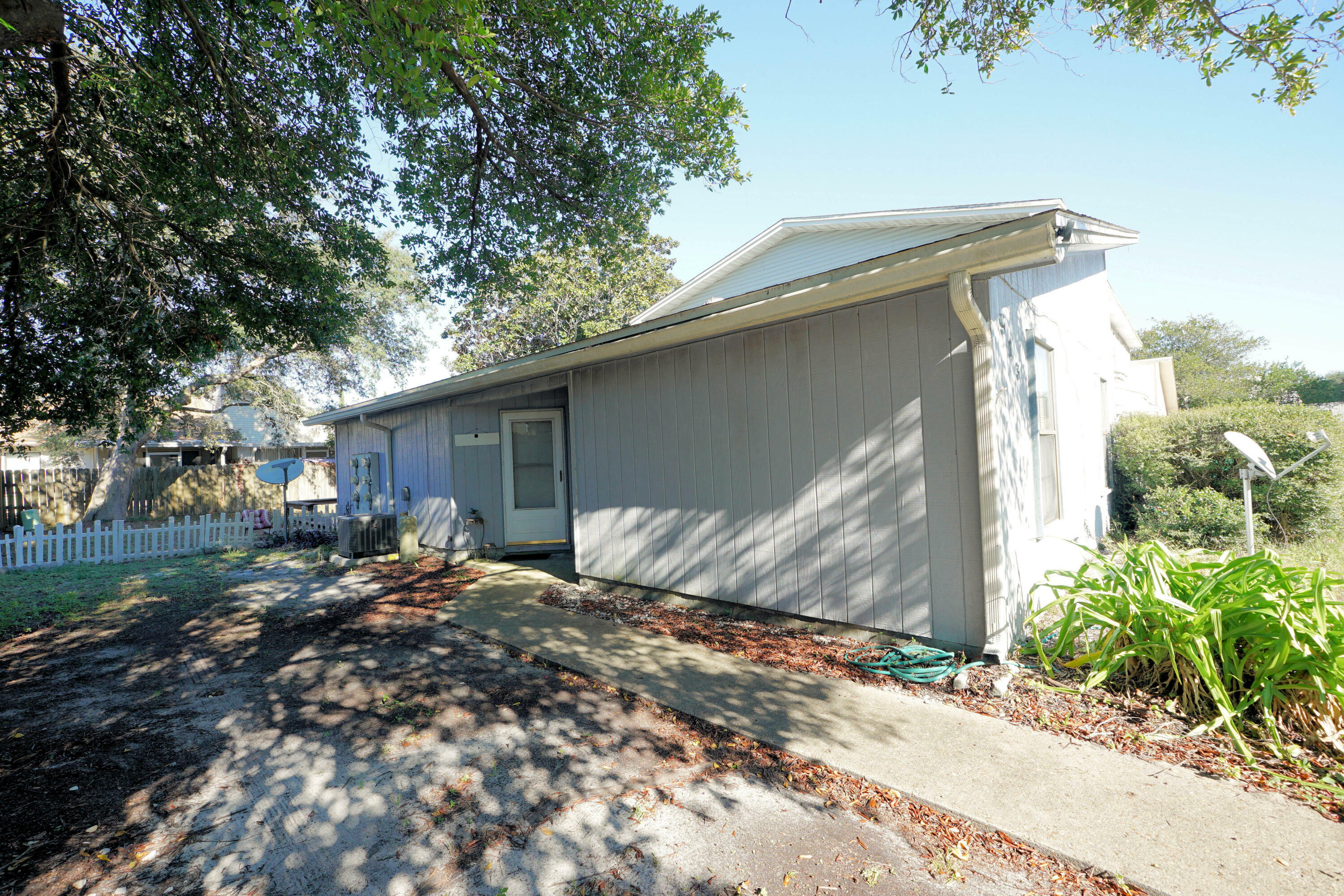 Property Photo:  513 Sandalwood Court 513  FL 32541 