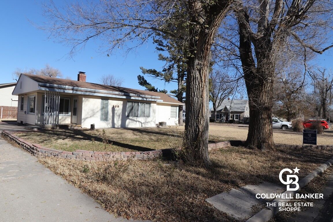 Property Photo: 509 E Hazel Street KS 67846