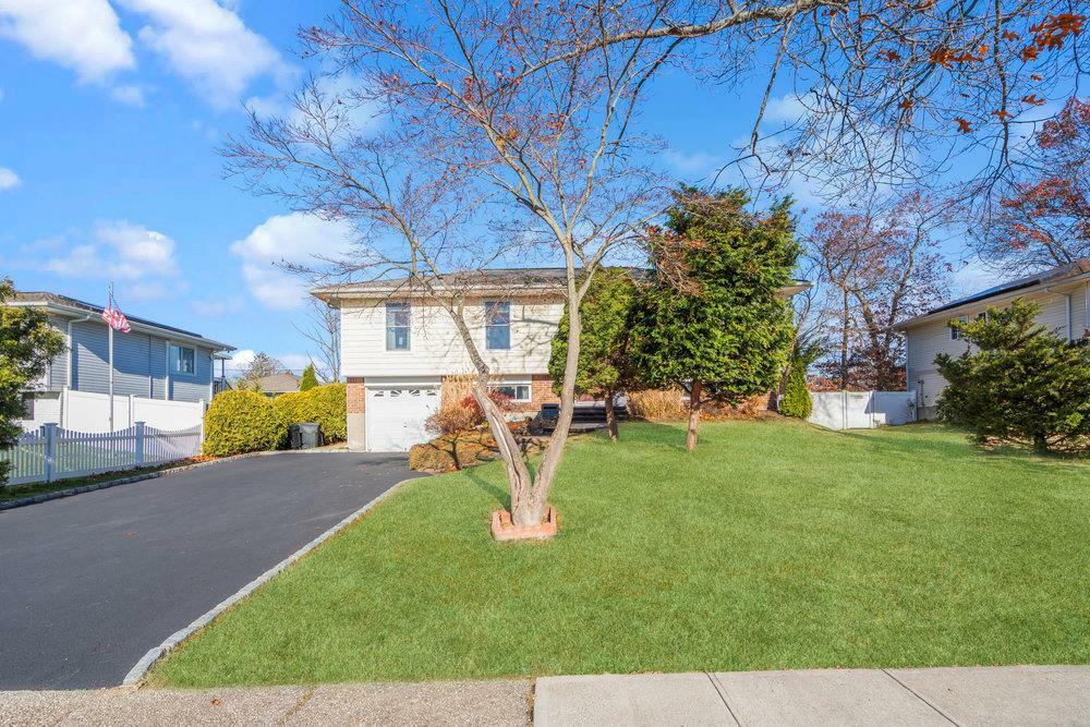 Property Photo:  36 Tanglewood Drive  NY 11787 