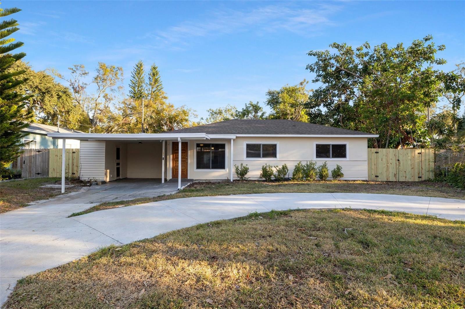 Property Photo: 6727 13th St N FL 33702