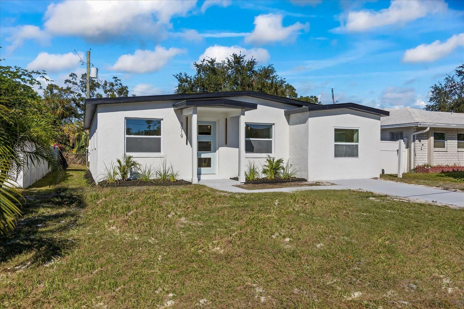 Property Photo:  3919 W Arch Street  FL 33607 