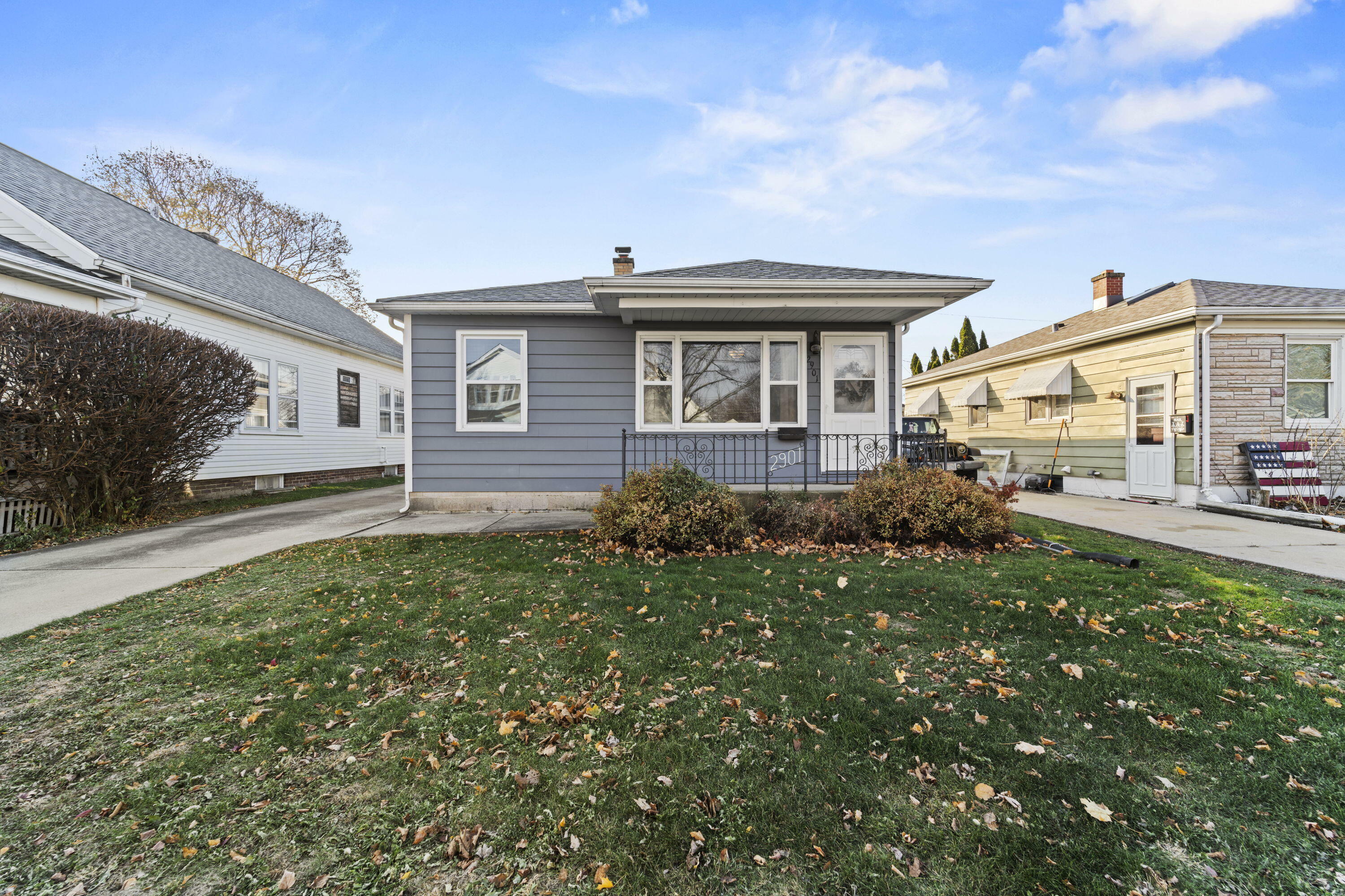 Property Photo:  2901 Gillen St  WI 53403 