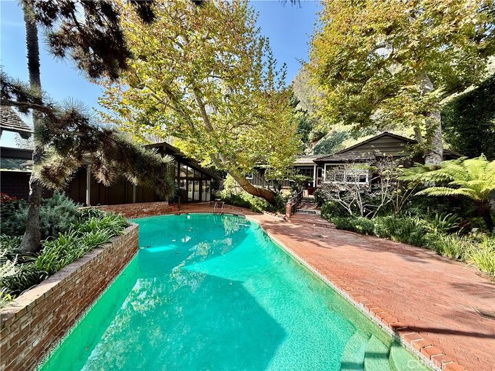 Property Photo: 587 E Channel Road CA 90402