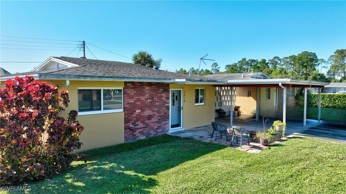 Property Photo:  2212 E 6th Street  FL 33936 