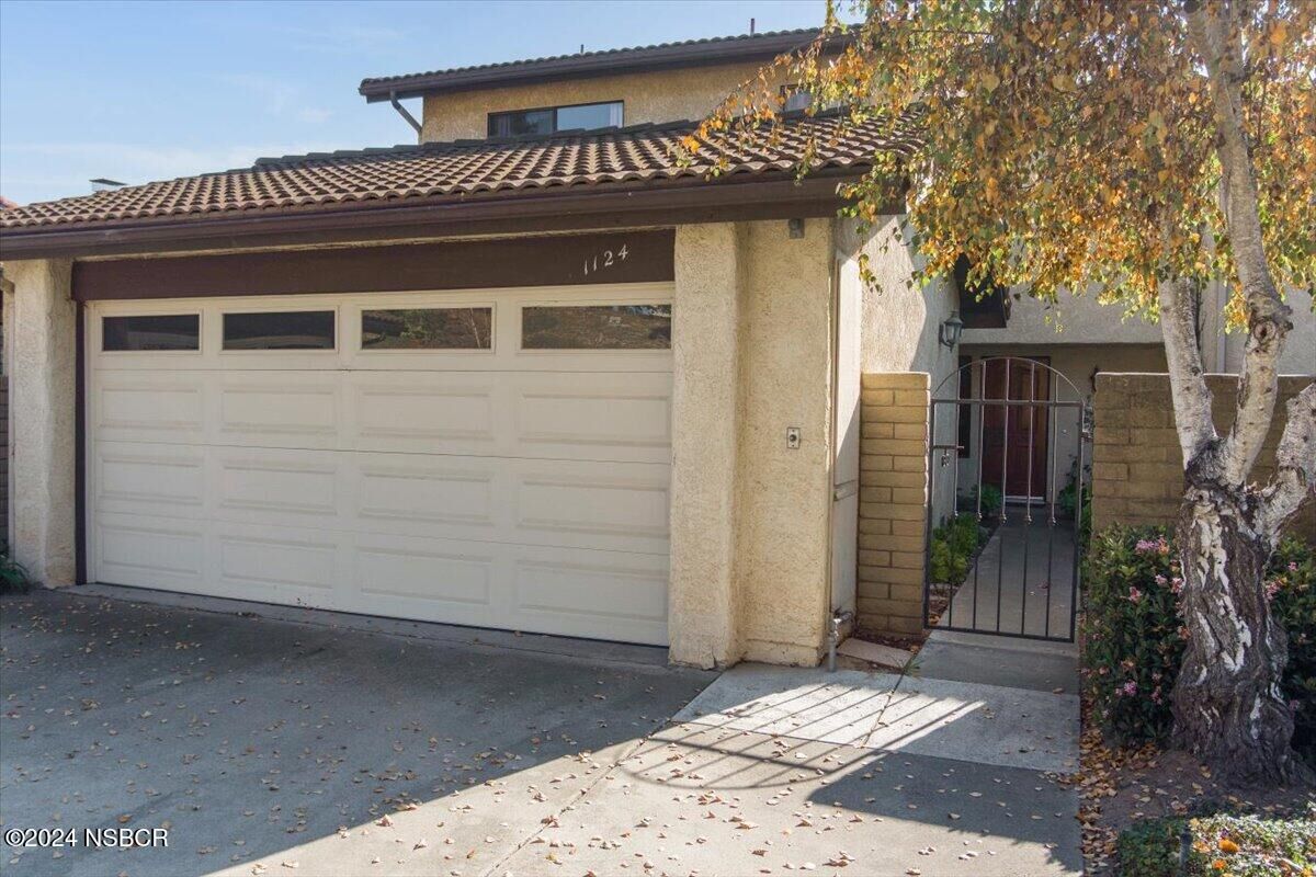 Property Photo: 1124 Via Mavis CA 93455