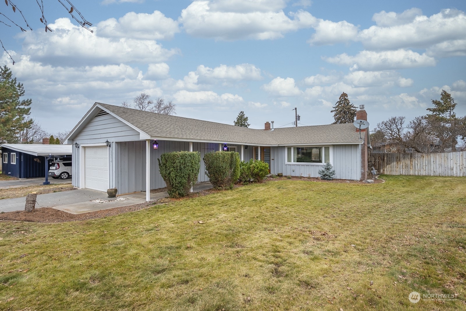 Property Photo:  2004 S Belair Drive  WA 98837 