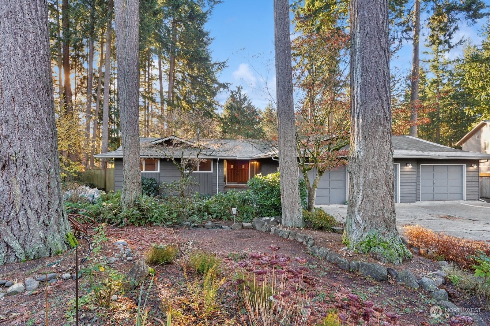 Property Photo:  6706  172nd Place SW  WA 98026 