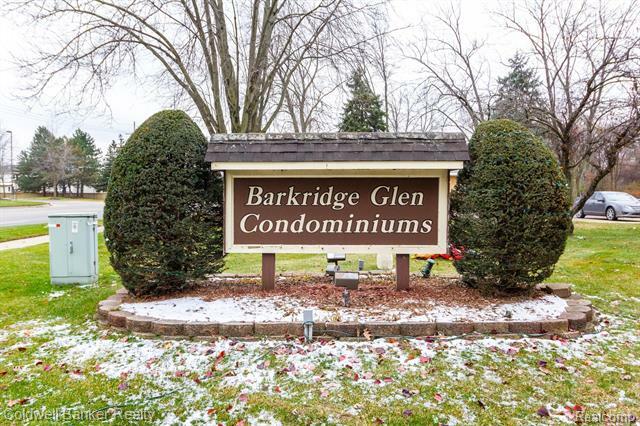 Property Photo:  37530 Barkridge Circle  MI 48185 