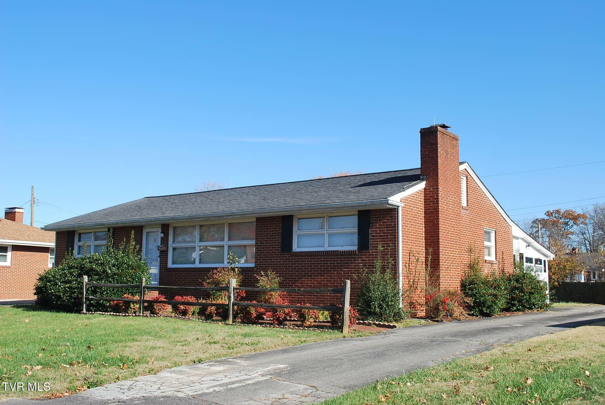 Property Photo:  1912 Hermitage Drive  TN 37664 