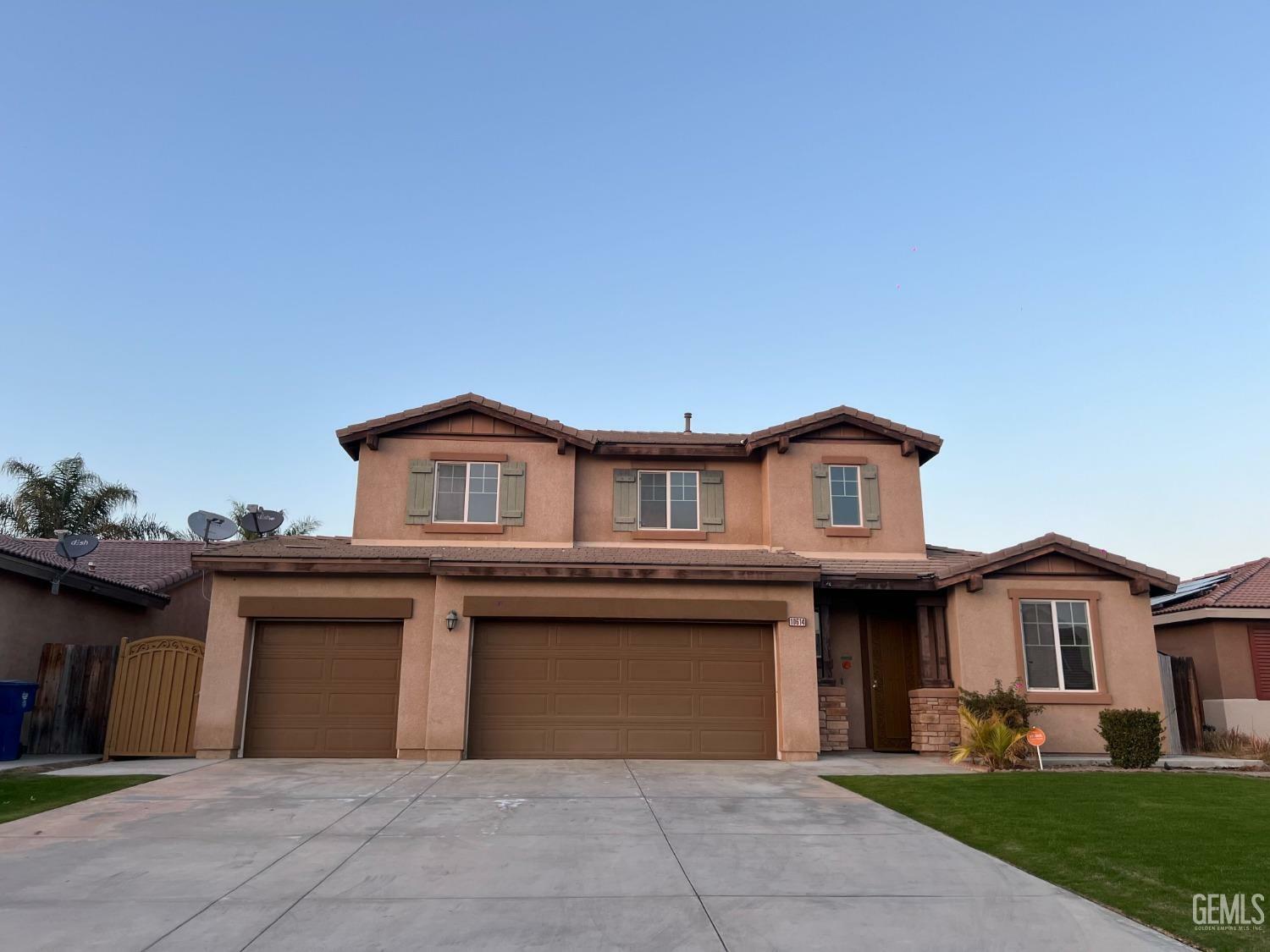 Property Photo:  10614 Pointe Royal Drive  CA 93311 