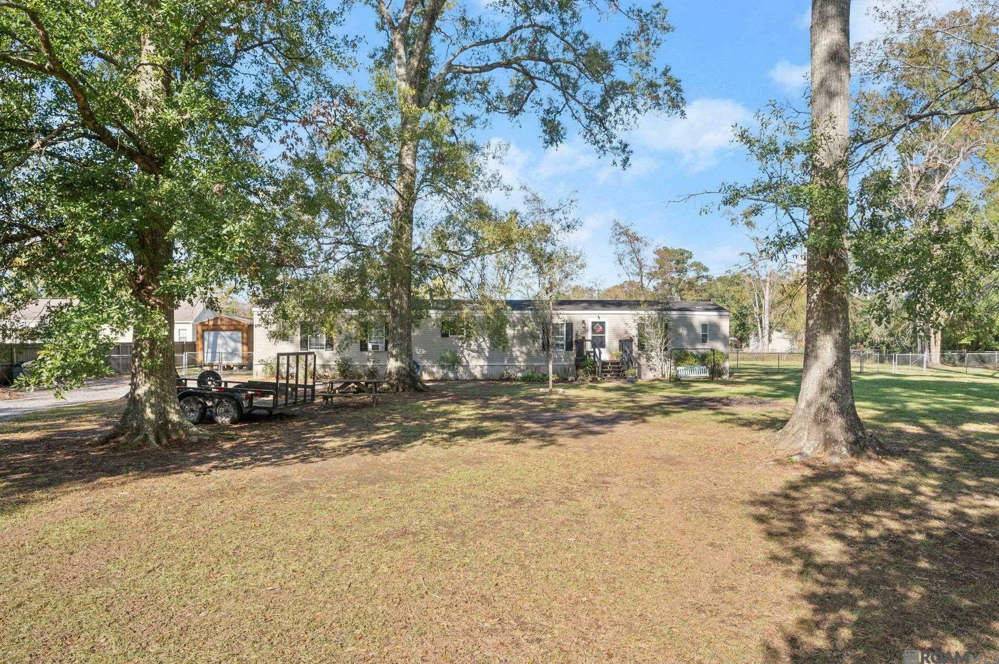 Property Photo: 13502 Hilbert Young Rd LA 70737