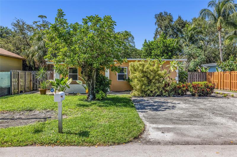 Property Photo:  2621 SW 12th Ter  FL 33315 