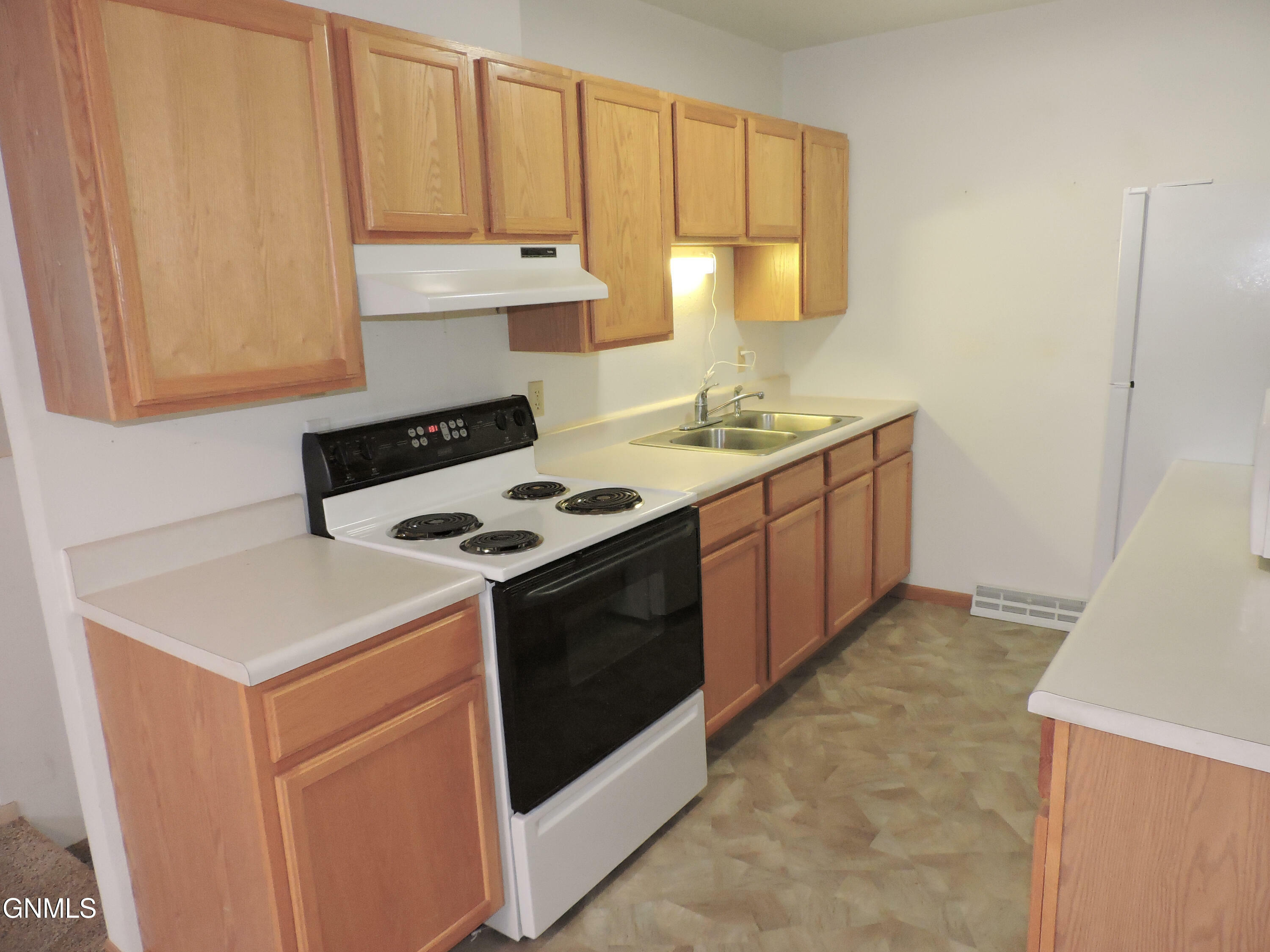 Property Photo:  209 6th Street N  ND 58563 