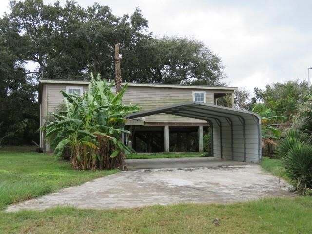 Property Photo: 1461 Weeks Avenue TX 77623