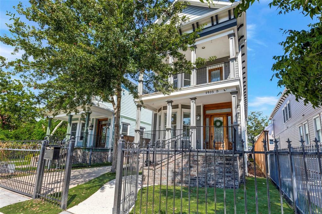 1905 W 14th Street B  Houston TX 77008 photo